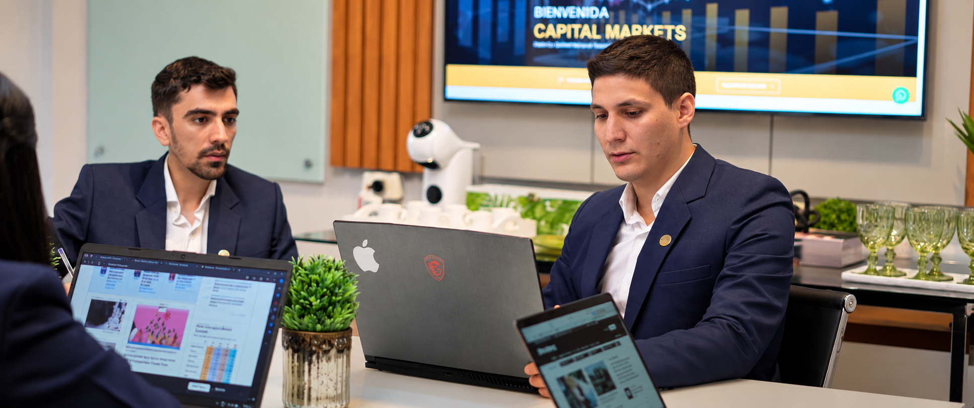 Dos integrantes del equipo de Capital Markets.
